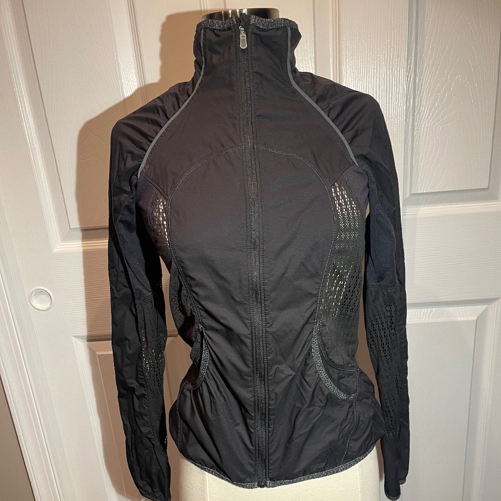 lululemon black jacket XS